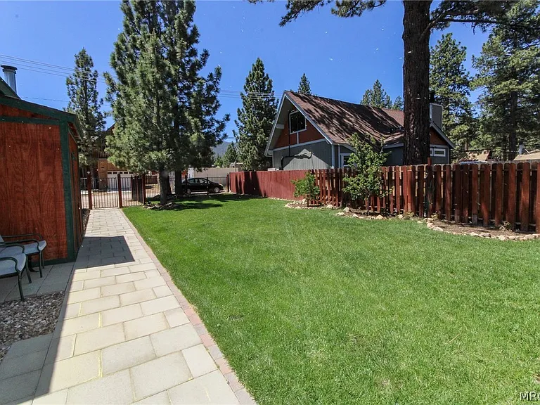 2107 2nd Ln — Photo 21