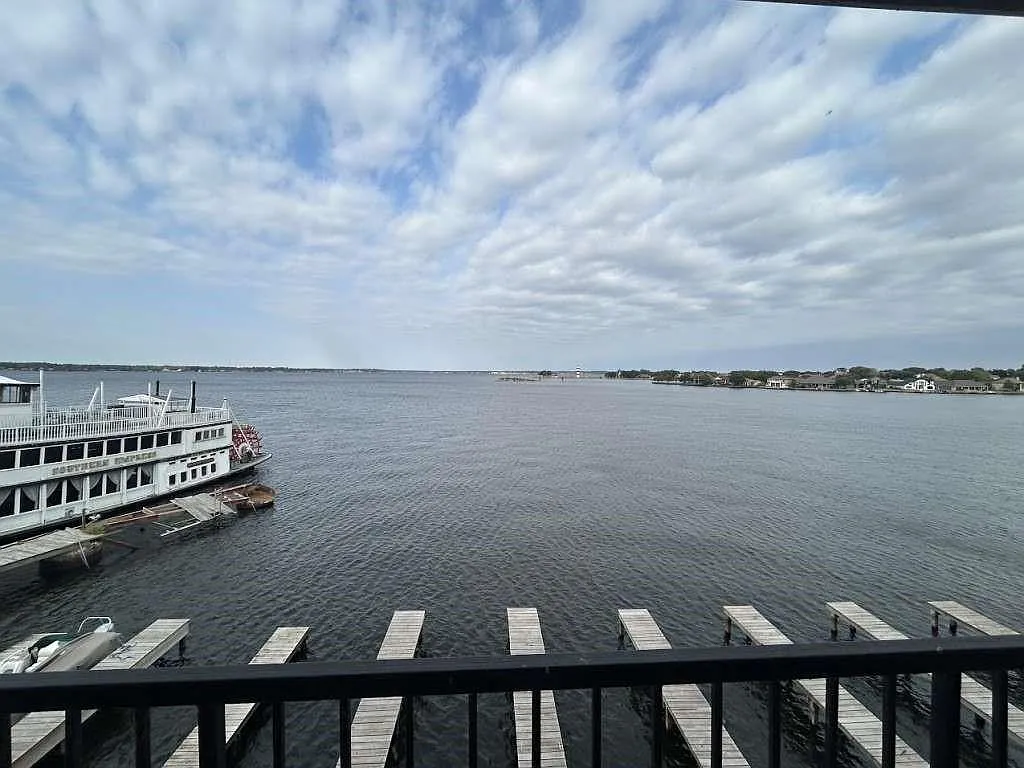 2 bed, 2.0 bath, 1188 sqft, $1,895 — Photo 2