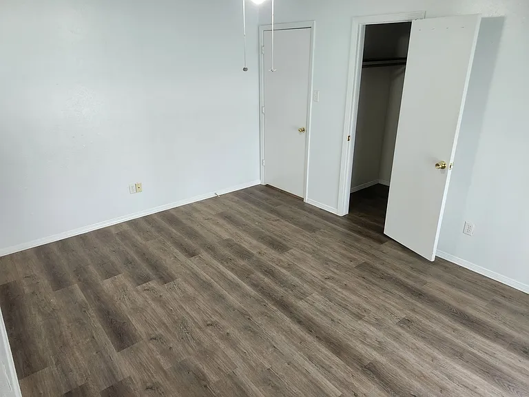 2305 Stockbridge Ct — Photo 21