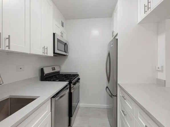 20 West 64th Street image 4 of 7