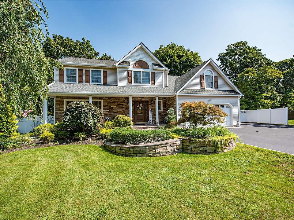 1st image of 8 Aspen Circle