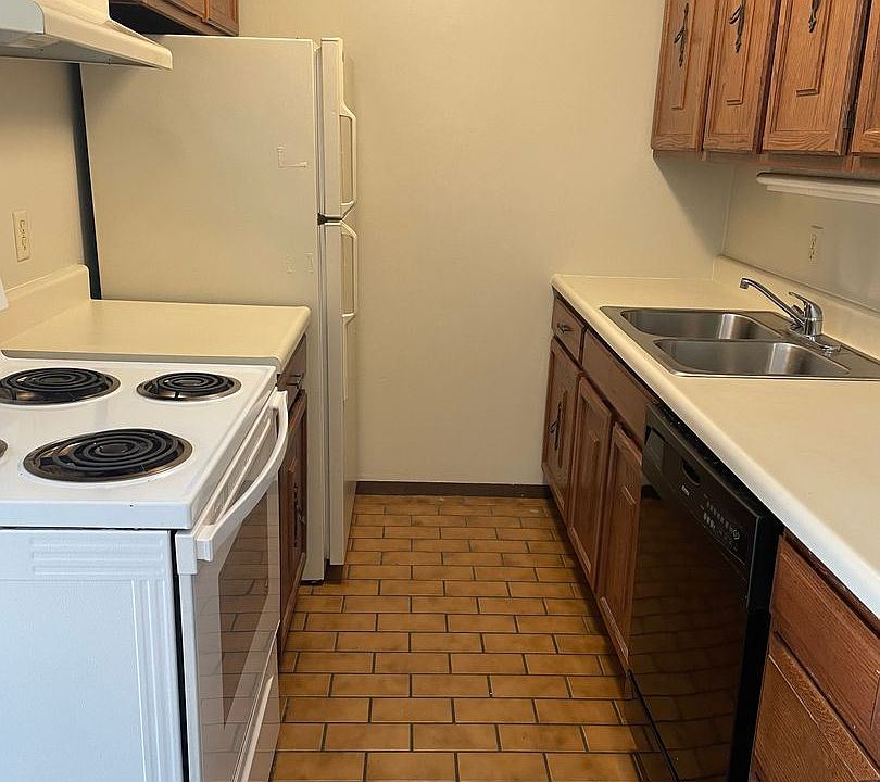 1st image of 2929 N 50th St #4