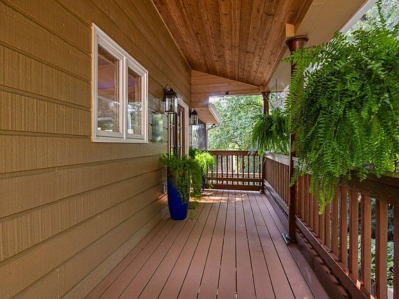 4th image of 1522 W Lakeshore Dr