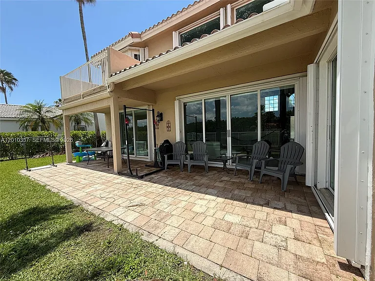 1070 Capistrano — Photo 36