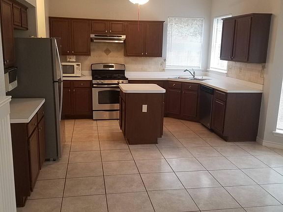 3rd image of 3416 Tipperary Dr
