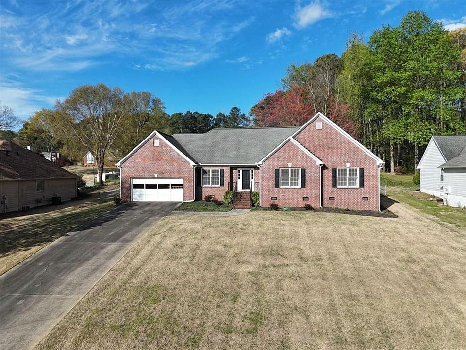 1st image of 3201 Lakecrest Dr