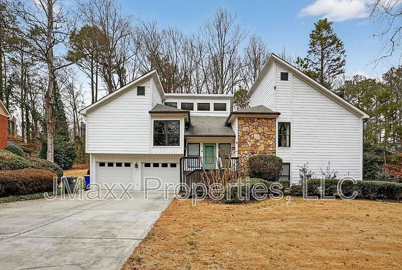 5 bed, 3.0 bath, 3200 sqft, $3,500 — Photo 1