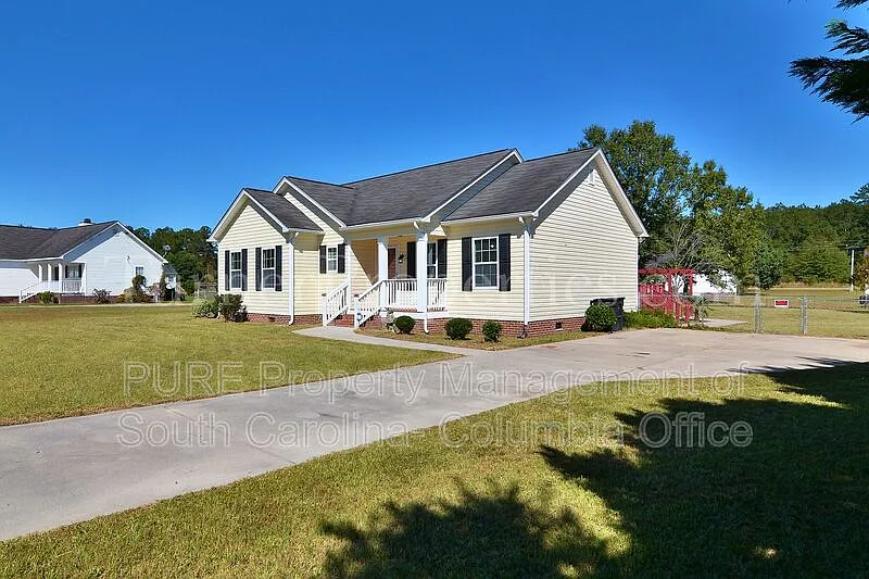 3 bed, 2.0 bath, 1376 sqft, $1,525 — Photo 4