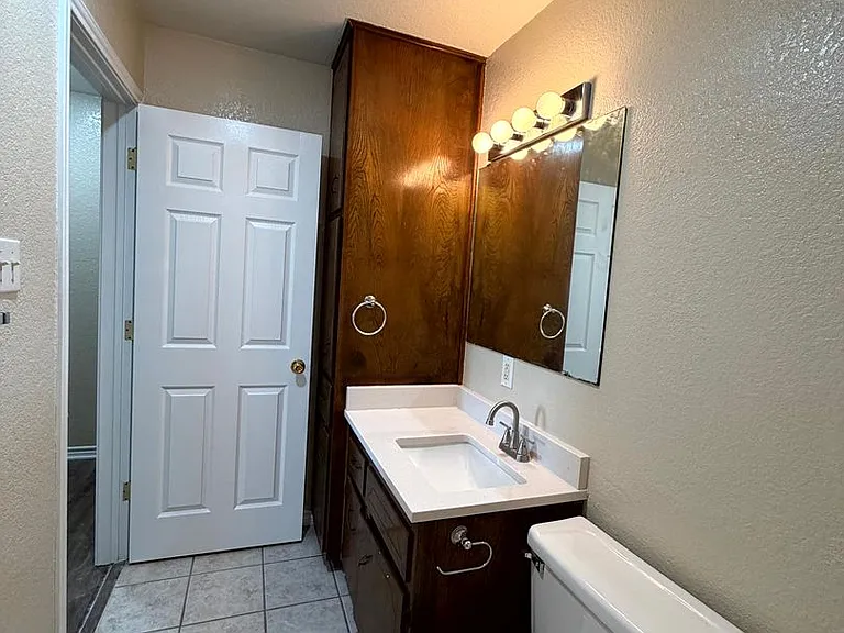2302 Wales Cir — Photo 8