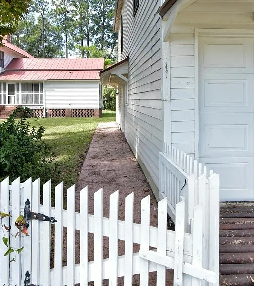 302 E Jefferson St #2 — Photo 2