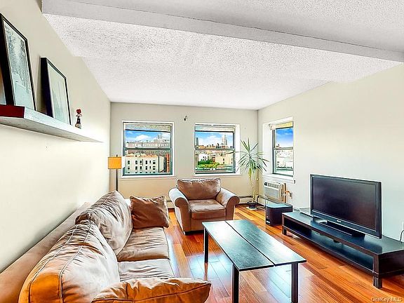 2nd image of 130 Lenox Ave