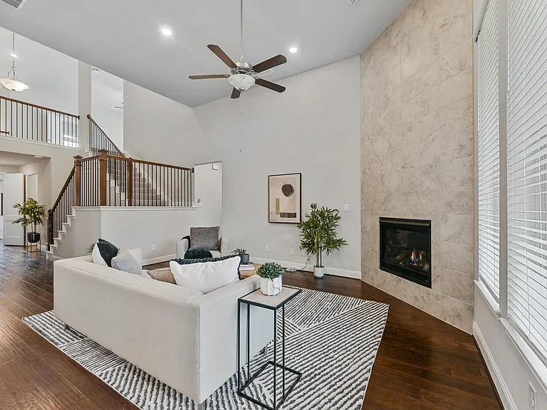 14336 Gatewood Ln — Photo 2