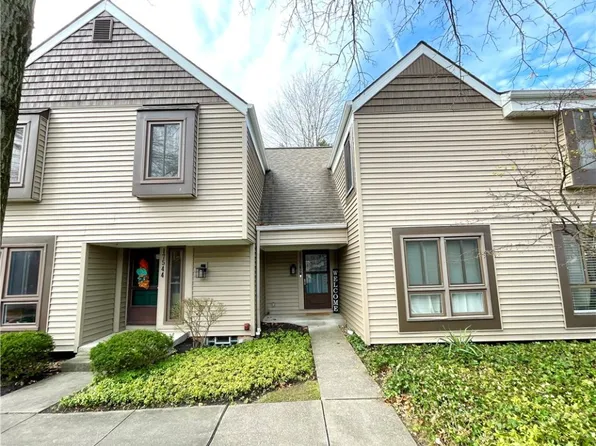 17542 Fairlawn Dr, Chagrin Falls, OH 44023