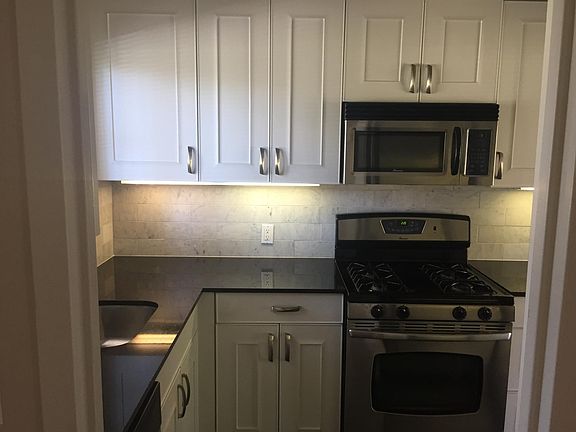 3rd image of 426 Font Blvd