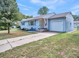 1401 W 7th St, Newton, KS 67114