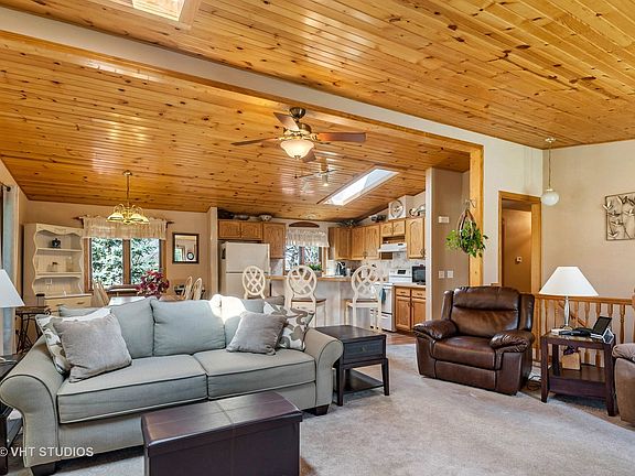 Great layout for parties!!