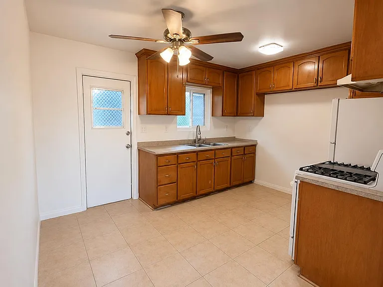 1220 Helix St #1220 — Photo 2