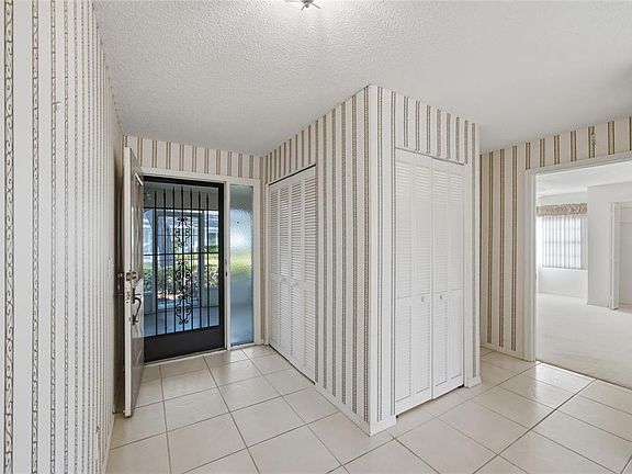 5th image of 2331 Lancaster Dr