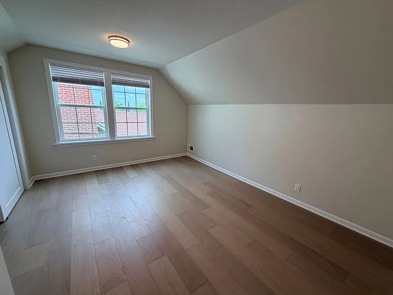 7607 N Interstate Ave — Photo 16
