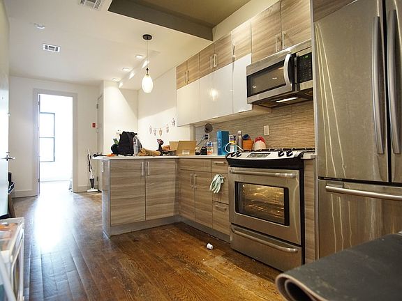 3rd image of 177 Wyckoff Ave APT 2R