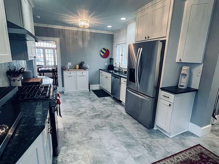 260 Fair Oaks Ave — Photo 2