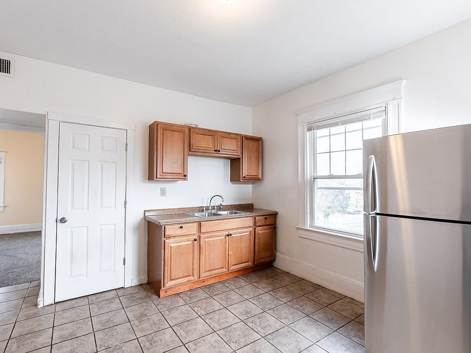 1st image of 811 Lexington Ave Unit 2
