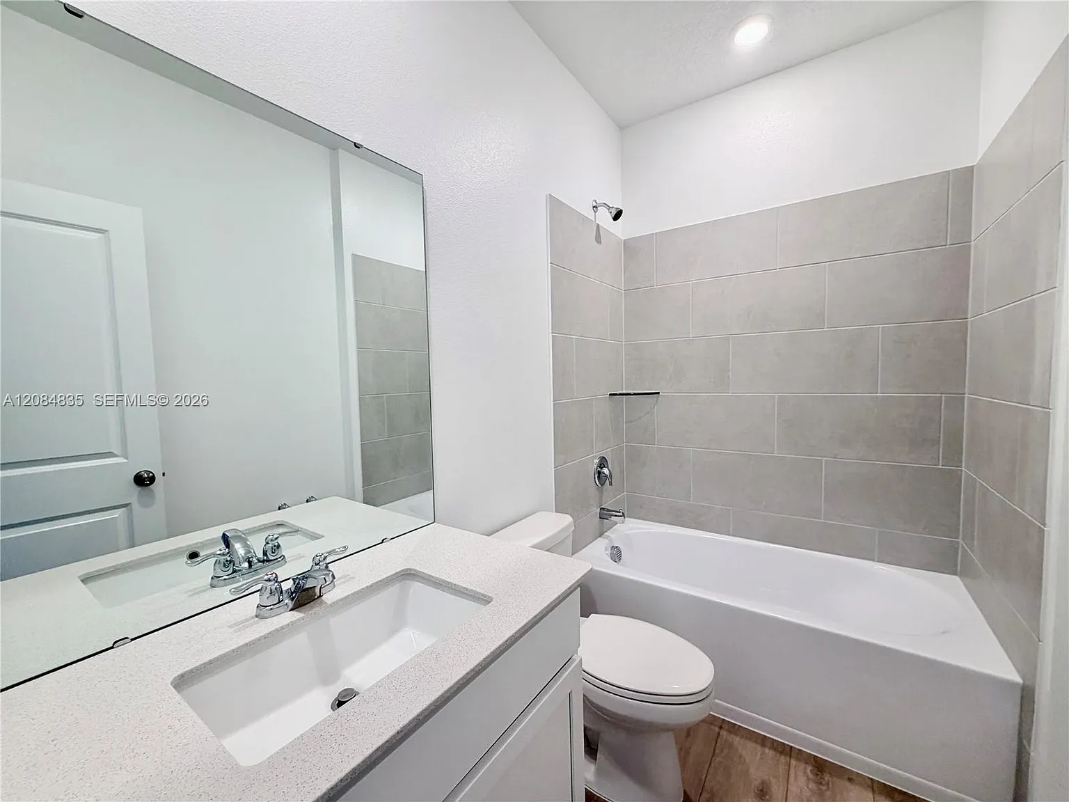 3 bed, 1827 sqft, $2,300 — Photo 2