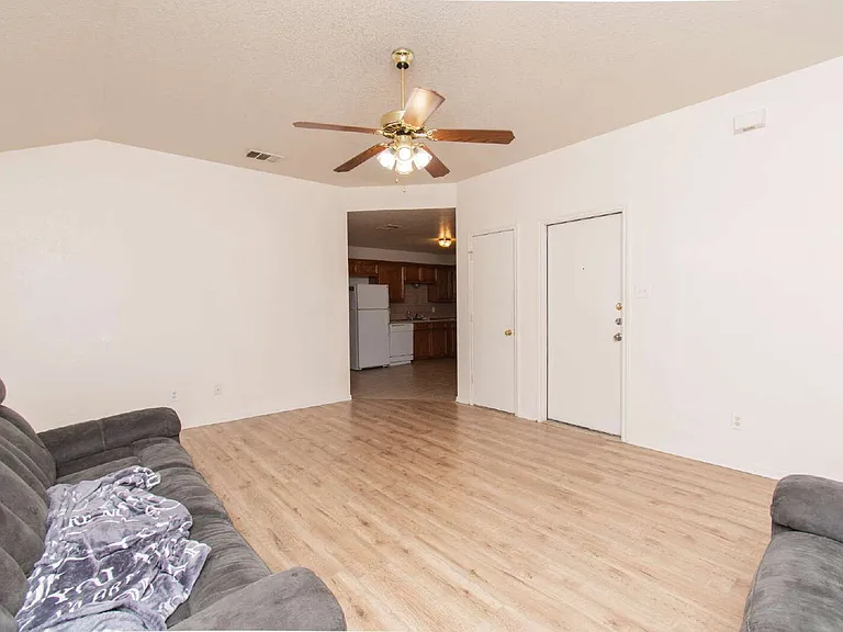 609 Bermuda #A — Photo 3