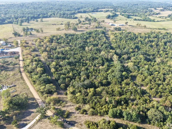 Concord Ave, Edwards, MO 65326