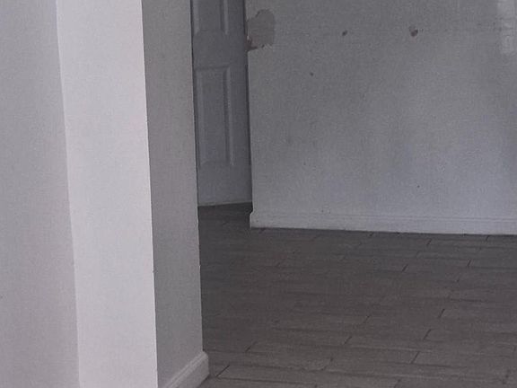 5th image of 3522 Erdman Ave