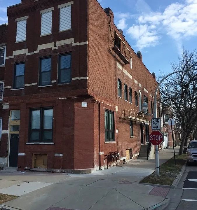 1st image of 2459 S Washtenaw Ave APT 2W