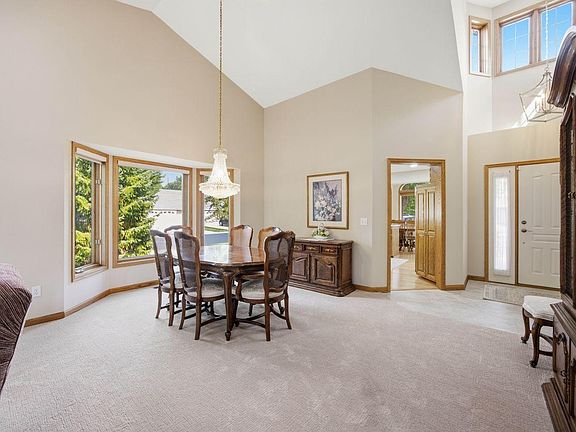 4th image of 1264 Silverthorn Dr