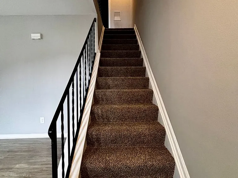 Silver Rock Avenue Apartments — Photo 8