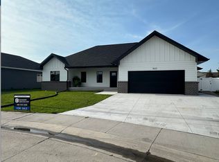 3622 Hummingbird Dr, North Platte, NE 69101