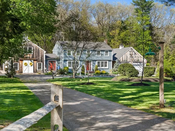 24 Monument St, Wenham, MA 01984