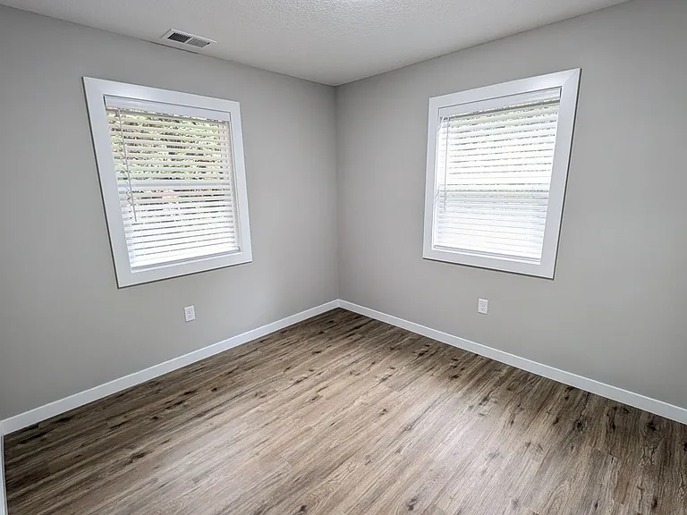 1660 SE Oak Grove Blvd — Photo 13