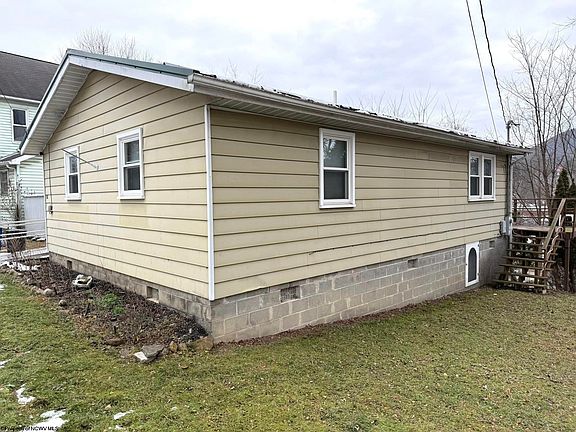 3rd image of 152 Spruce St