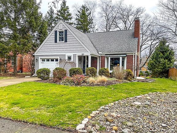 3rd image of 552 Woodview Dr
