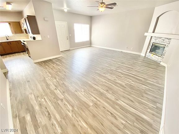 3rd image of 1900 N Torrey Pines Dr Unit 110