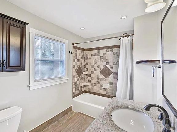 2nd image of 1574 Prospect St