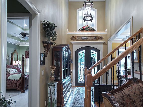 2nd image of 260 Stillmeadow Cir