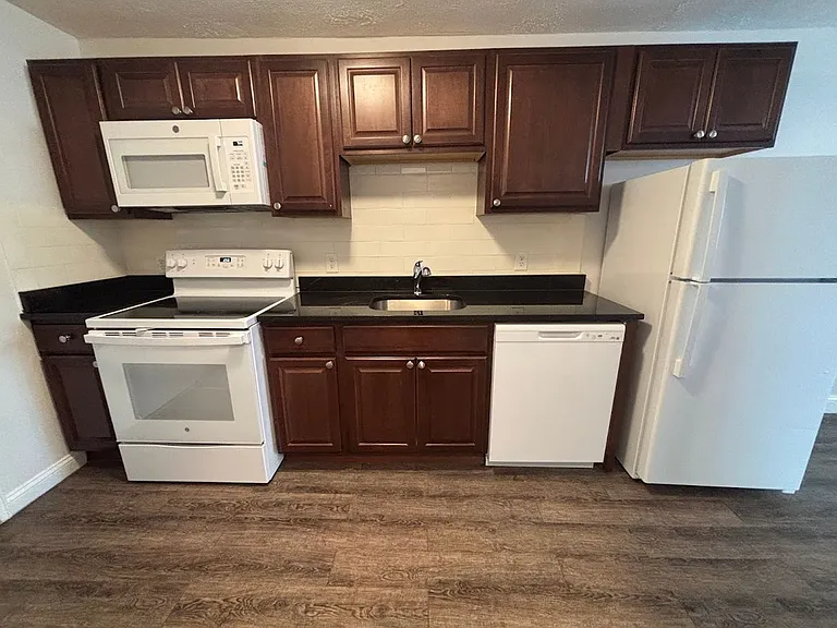 Harvard Street Apartments — Photo 15