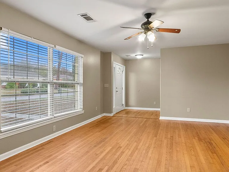 242 Cedar Crst — Photo 5
