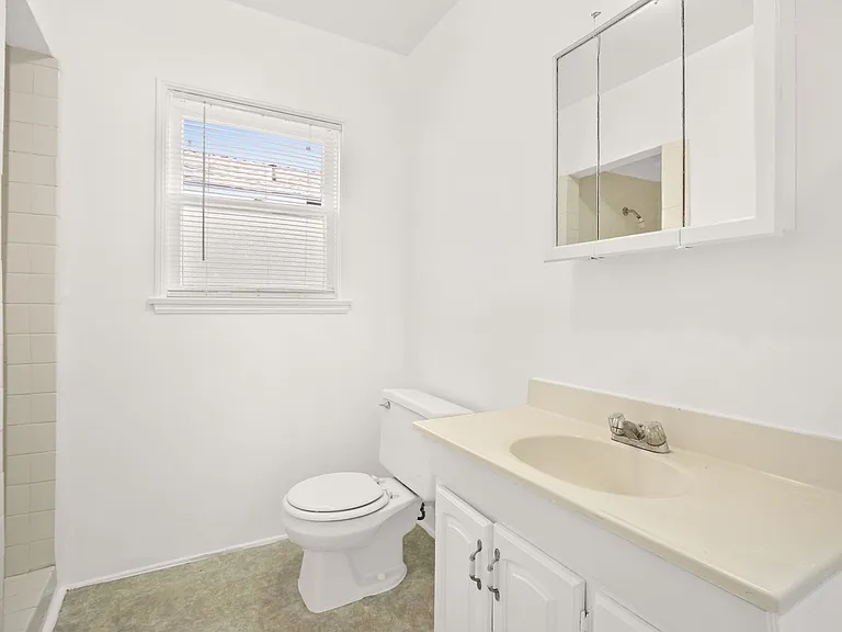 2723 E 8th St #B — Photo 11