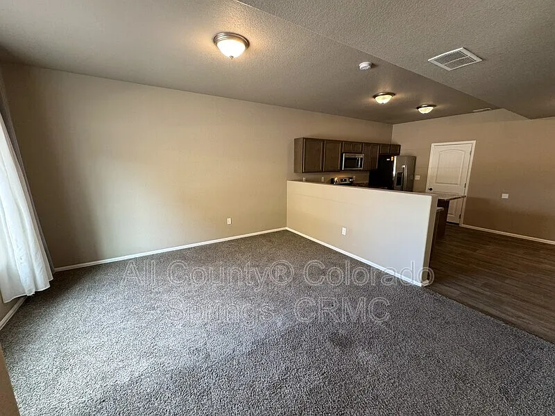 3 bed, 2.5 bath, 1606 sqft, $2,195 — Photo 3