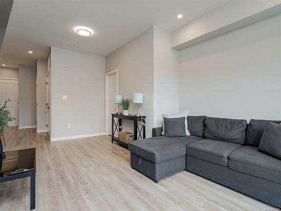 5th image of 654 Granderson Rd #404