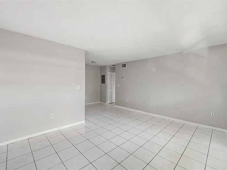 1925 Madison St #14 — Photo 8