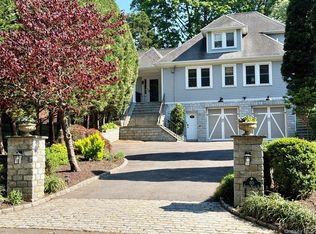 80 Skunks Misery Rd, Locust Valley, NY 11560