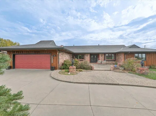 16 Westlake Vlg, Council Bluffs, IA 51501