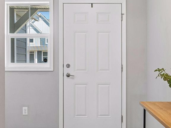 5th image of 2842 Jaber Ave NE